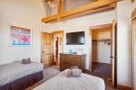 Twin Bedroom at The Lodges A1